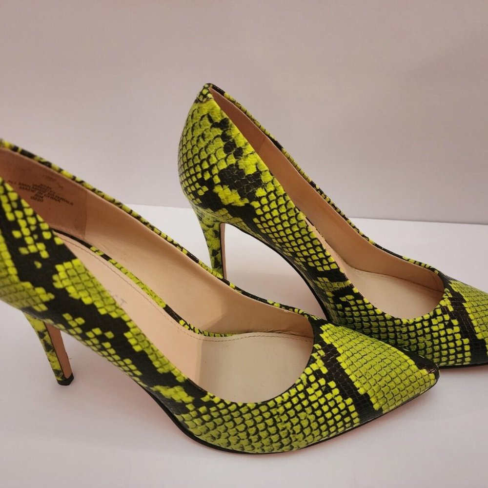 Nine West Women's Tatiana Dress Pump size 9.5 M Green Snake Skin
